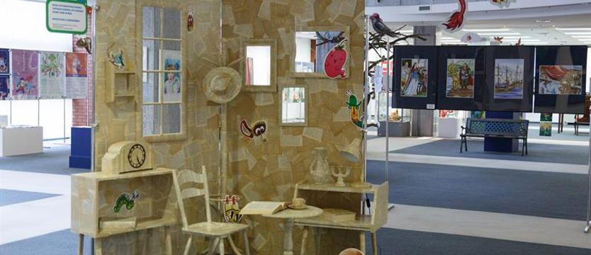 Podróż do świata bajek. Oprowadzanie po  znakomitej wystawie