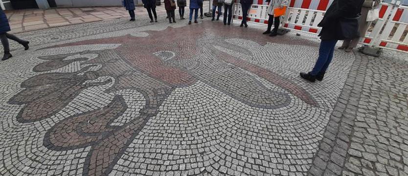 W podwórku, sklepie, restauracji, na chodniku... Uważaj na mozaiki