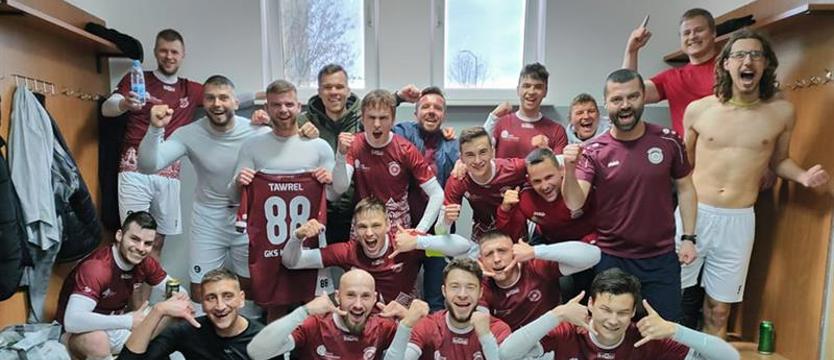 Piłka nożna. W A Klasie GKS Kołbacz goni lidera