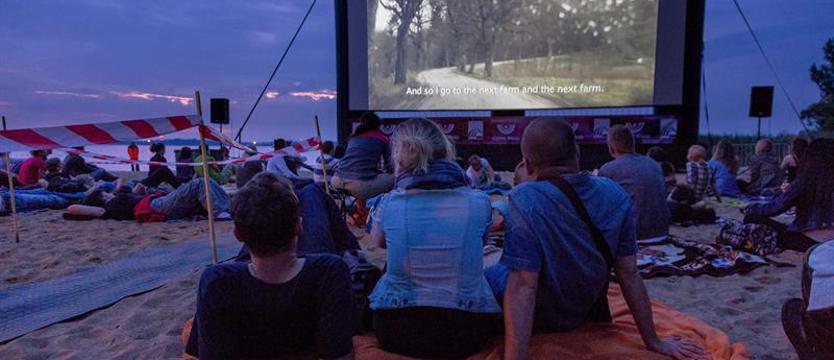 Kino, Przyjaźń, Plaża. Ruszają Dąbskie Wieczory Filmowe