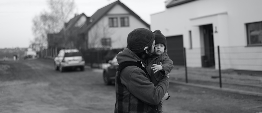 O rodzinach rozdzielonych przez wojnę. Poruszający utwór szczecinianina