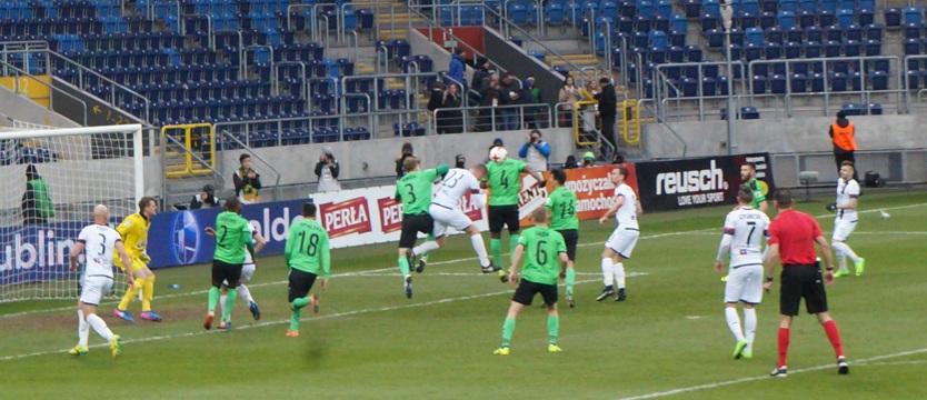 Piłka nożna. Szczęśliwy remis z outsiderem