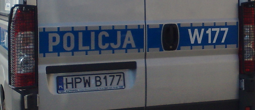 Przewiózł dziewczynki na dachu