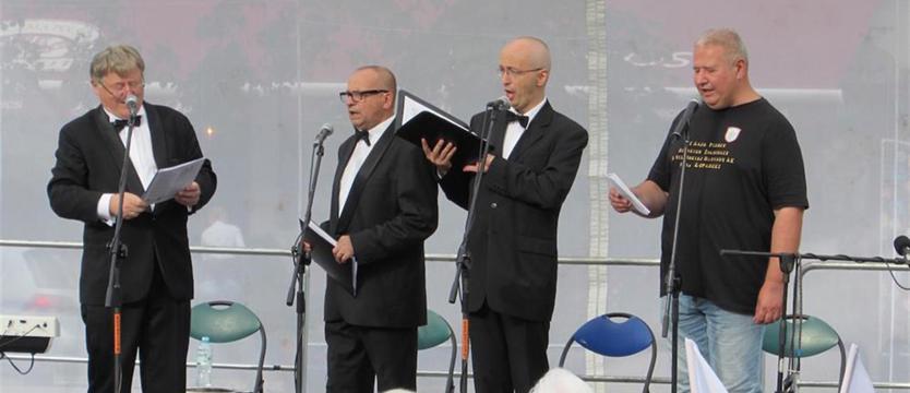 Śpiewali patriotyczne pieśni. Na szczecińskim placu Lotników