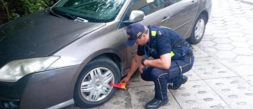 Blokady na ul. Dunikowskiego. Śmieciarki mogły wreszcie dotrzeć do celu