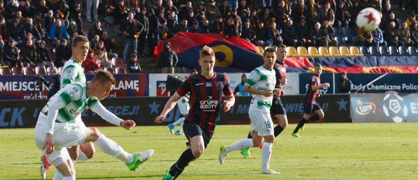 Piłka nożna. Pogoń w Gdańsku o prestiż