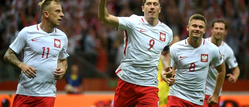 Piłka nożna. Trzy gole Lewandowskiego, awans niemal pewny