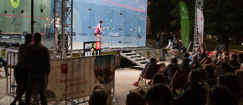 Squash. Publiczność lubi nocne granie