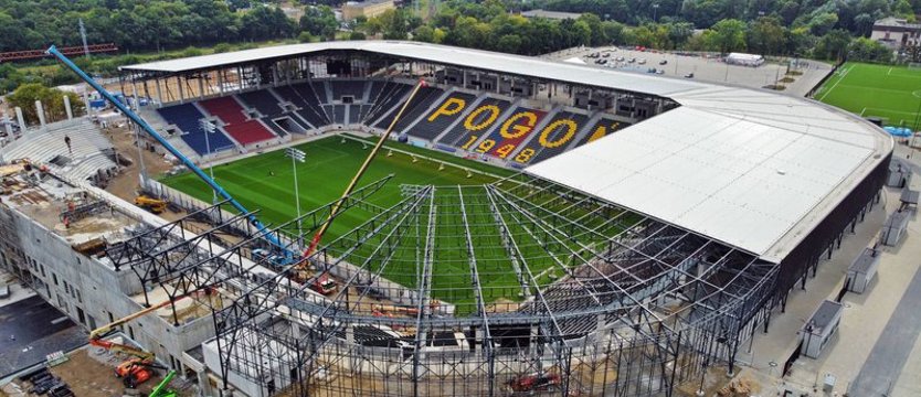 Stadion Miejski w Szczecinie. Powstaje zadaszenie trybuny północnej