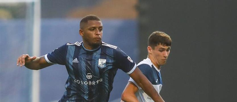 Piłka nożna. Kotwica zimowym liderem