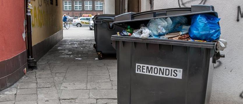 Odzież nie do zmieszanych. Segreguj i dostarczaj do punktu zbiórki
