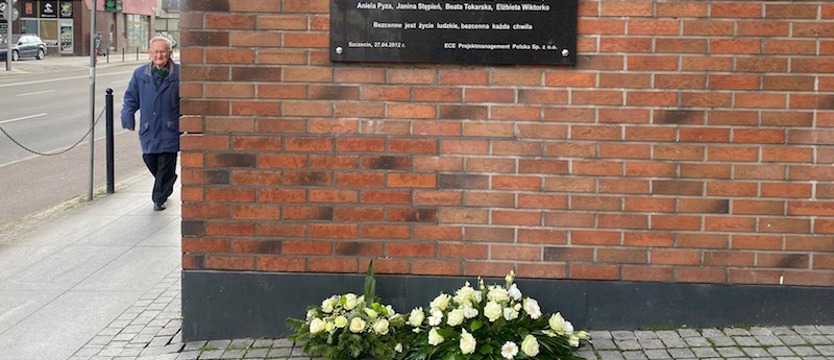 Kwiaty w rocznicę pożaru Kaskady