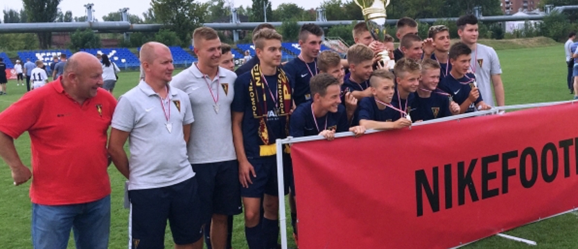 Piłka nożna. Pogoń mistrzem Polski !