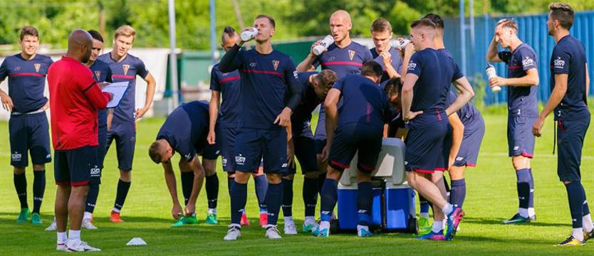 Piłka nożna. Pogoń bez fajerwerków