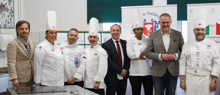 Uczą się, jak gotować po włosku. Warszaty w Zespole Szkół nr 6