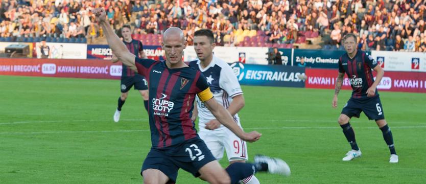 Piłka nożna. Pogoń zdekompletowana