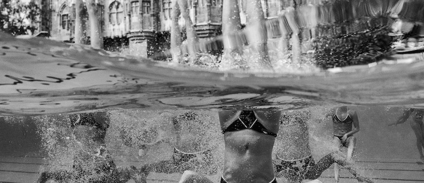 Podwodne ćwiczenia z zamkiem w tle