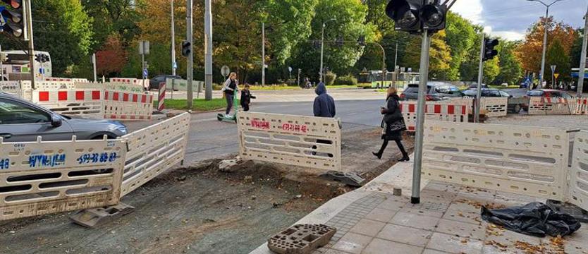 Dłuższa budowa krótkiej ścieżki. Kiedy koniec prac na ul. Matejki?