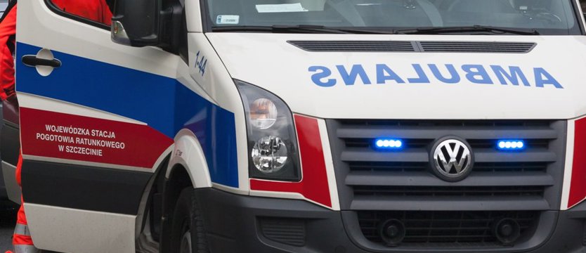 Pękła opona, autobus w rowie