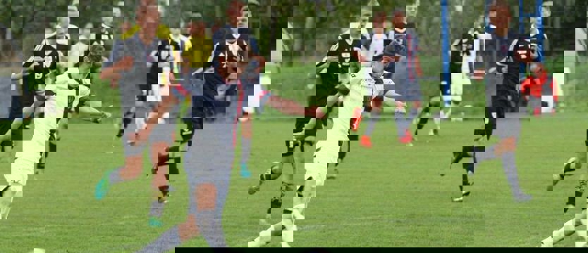 Piłka nożna. W derbach Pogoń lepsza od FASE