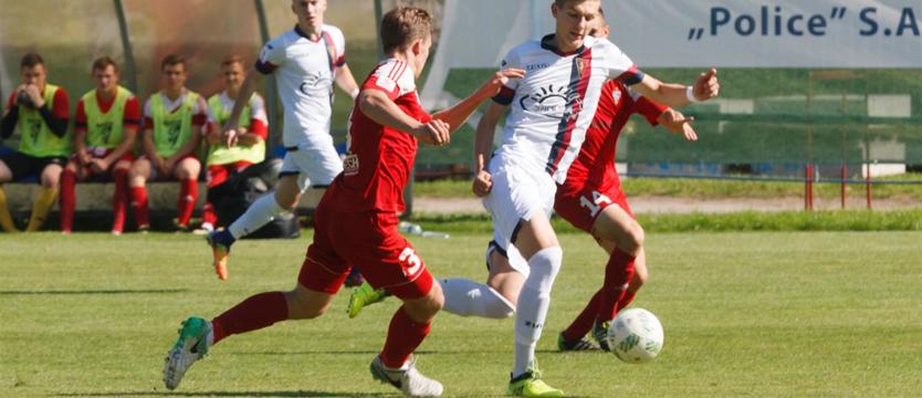 Piłka nożna. Juniorzy wygrali i są liderem