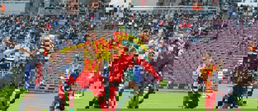 Piłka nożna. Pogoń bez wygranej, dramat trwa