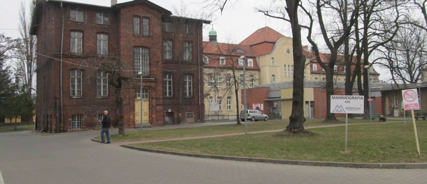 Załoga szpitala broni dyrektora