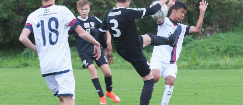 Piłka nożna. Pechowy remis FASE z Lechem