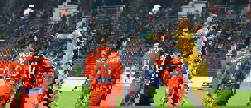 Piłka nożna. Kibice zaatakowali szatnię, dostali gazem