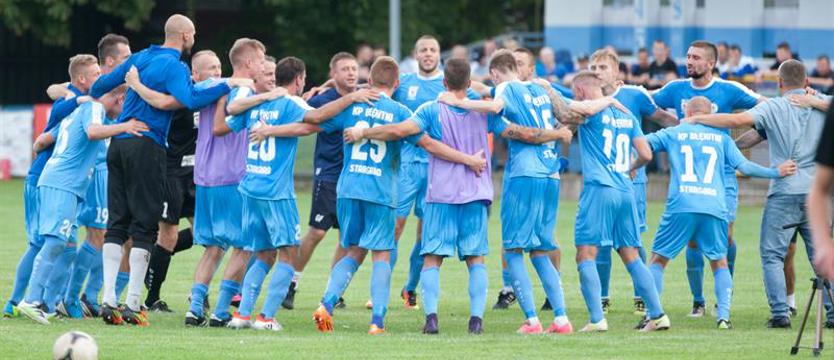 Piłka nożna. Błękitni ograli outsidera