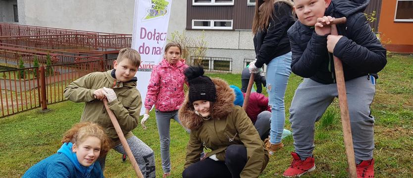 W odsłonach: zabawa, kwiaty i pejzaż