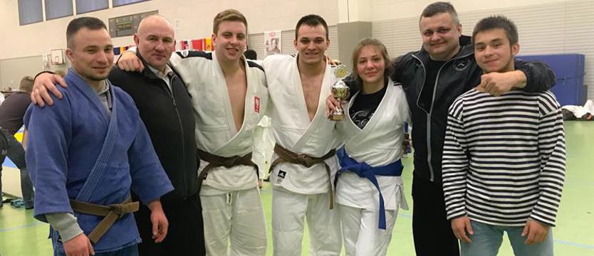 Sporty walki. Drugie dno Floating Areny