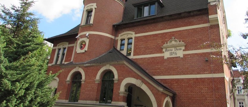 Tablica i głaz na pamiątkę