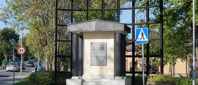 Znikają ślady komunizmu