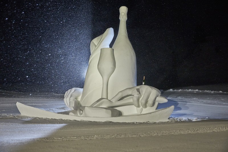 Kształty w bieli wśród nartostrad