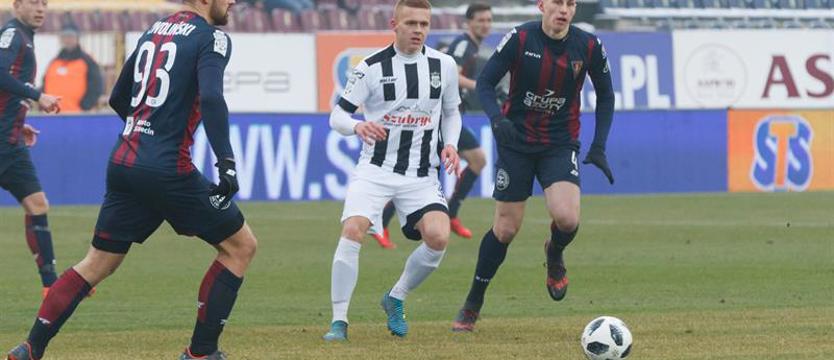 Piłka nożna. Uniwersalny Piotrowski