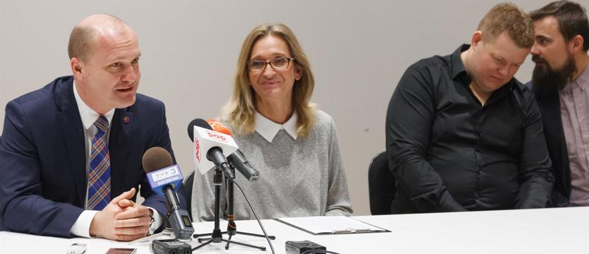 Dziarska 70-latka świętuje