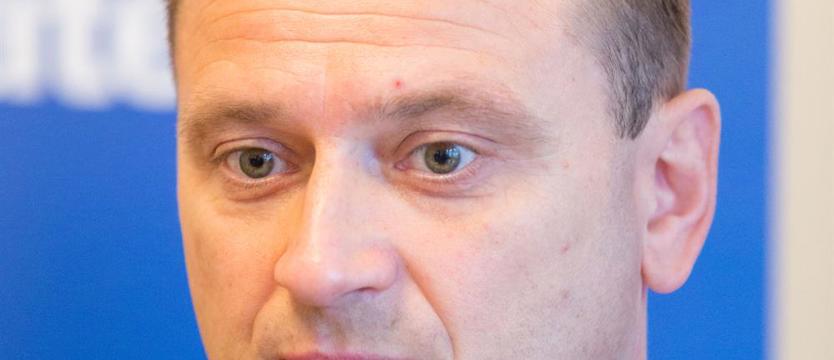 Nitras strofuje, Nitras rzuca wyzwanie