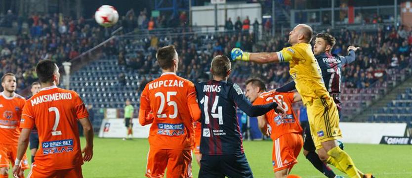 Piłka nożna. Pogoń gra mecz prawdy