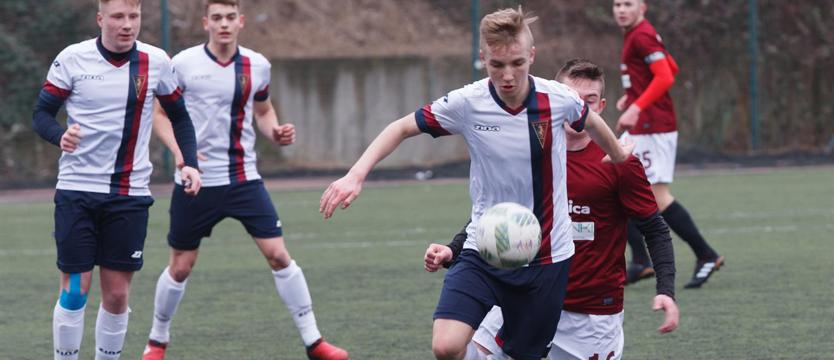 Piłka nożna. Wygrana i porażka juniorów młodszych