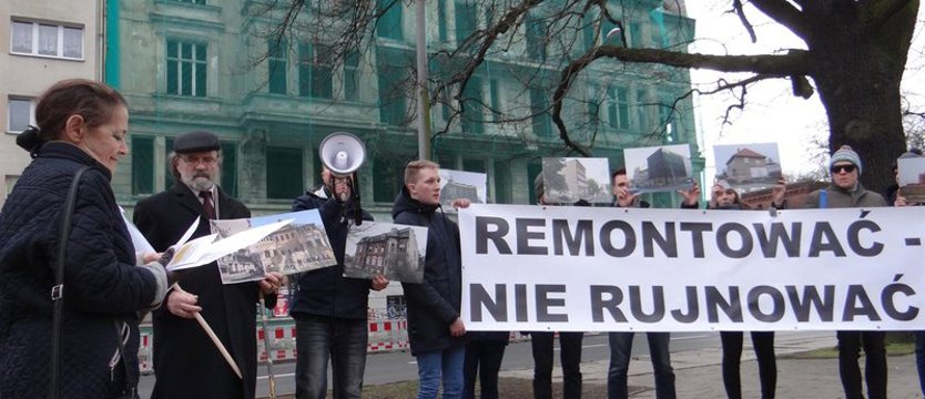 Protest w obronie zabytków. Remontować, nie rujnować!