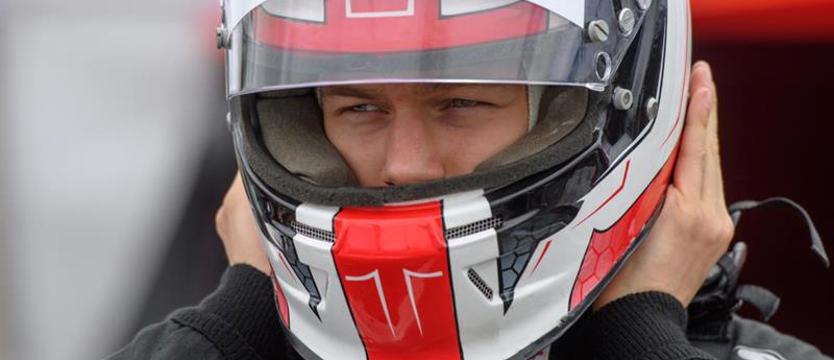 Wyścigi samochodowe. W aucie jak w saunie