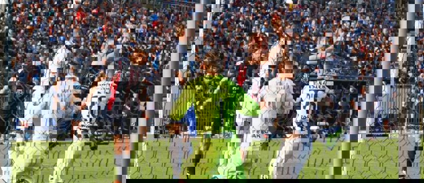 Piłka nożna. Jubileusz udał się, Pogoń wygrała