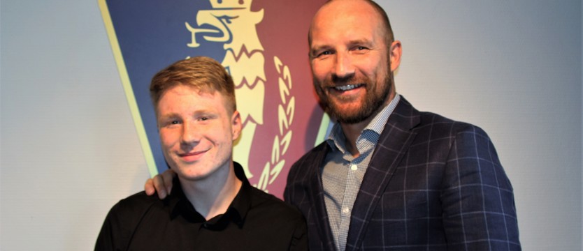 Piłka nożna. 16-latek z profesjonalnym kontraktem