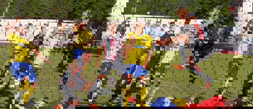 Piłka nożna. Pogoń wygrała, ekstraklasa uratowana