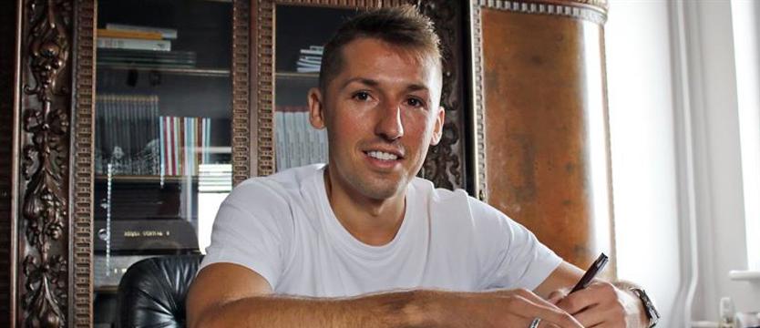 Piłka nożna. Radosław Majewski podpisał kontrakt z Pogonią