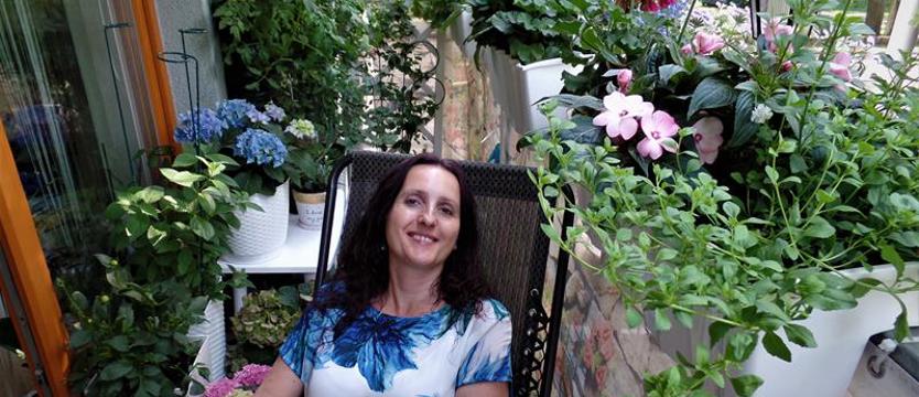 Pastele pośród hortensji i róż