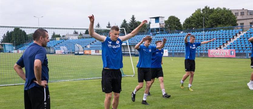 Piłka nożna. Błękitni kompletują skład