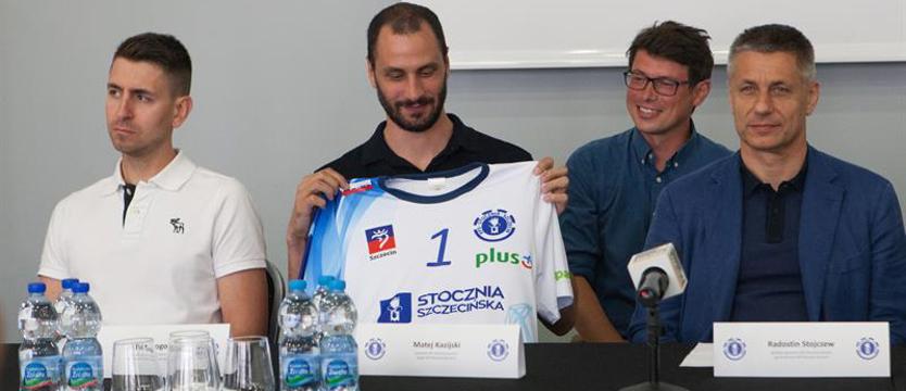 Siatkówka. Transferowa bomba, Kazijski w Stoczni