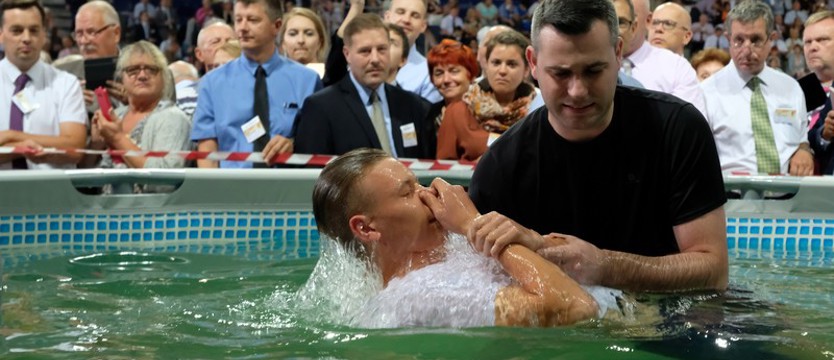 Chrzest na Kongresie Świadków Jehowy